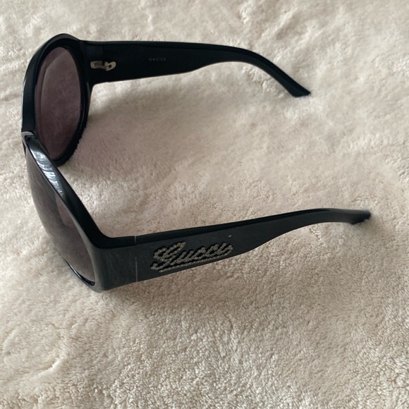 Gucci sunglasses 🕶️ - Picture 5 of 10